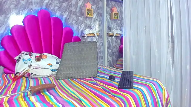 EMMAPARISS online show from January 16, 2025, 6:27 pm