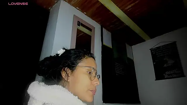 Snapshot of Nenita_Hot_ chatting on September 29, 2025, 1:44 am Nenita Hot online show from September 29, 2025, 1:44 am