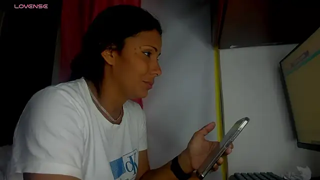 Nenita Hot  online show from January 13, 2026, 9:31 pm