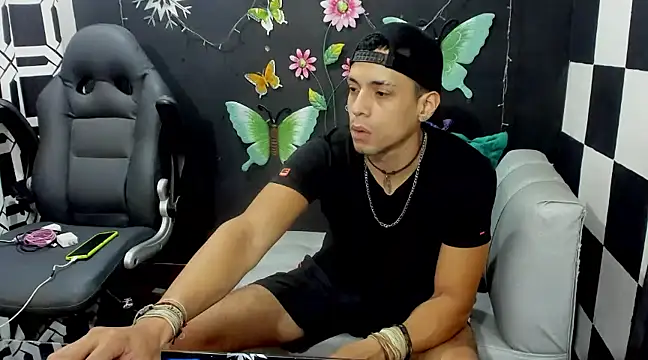 MikeRose94 online show from February 9, 2025, 7:41 pm