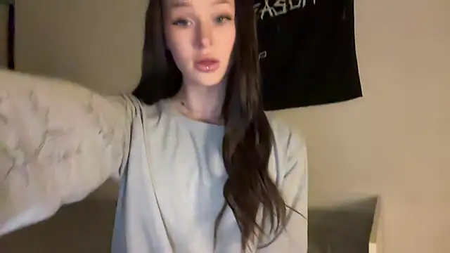 Snapshot of ur_molly chatting on October 12, 2025, 4:17 pm ur molly online show from October 12, 2025, 4:17 pm