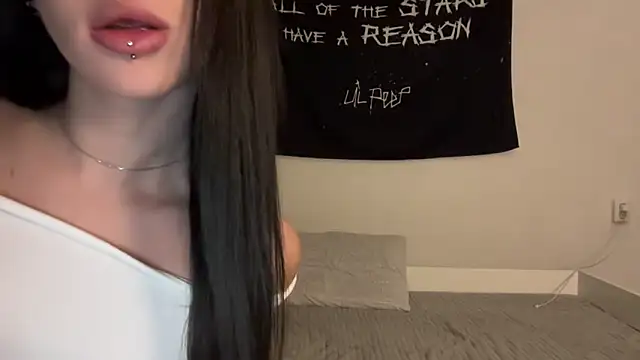 Snapshot of ur_molly chatting on October 19, 2025, 3:34 pm ur molly online show from October 19, 2025, 3:34 pm