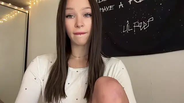 Snapshot of ur_molly chatting on November 1, 2025, 6:04 am ur molly online show from November 1, 2025, 6:04 am