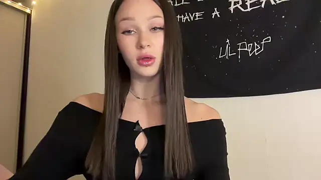 Snapshot of ur_molly chatting on November 7, 2025, 1:00 pm ur molly online show from November 7, 2025, 1:00 pm