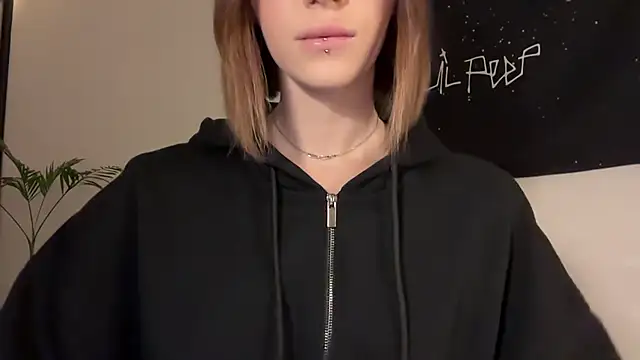 ur molly online show from April 16, 2026, 4:57 am