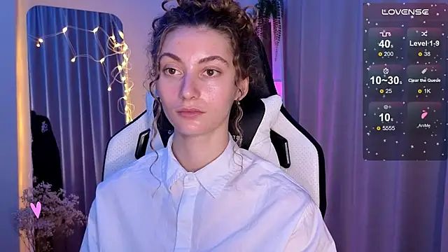 lady curls online show from March 7, 2025, 1:31 am