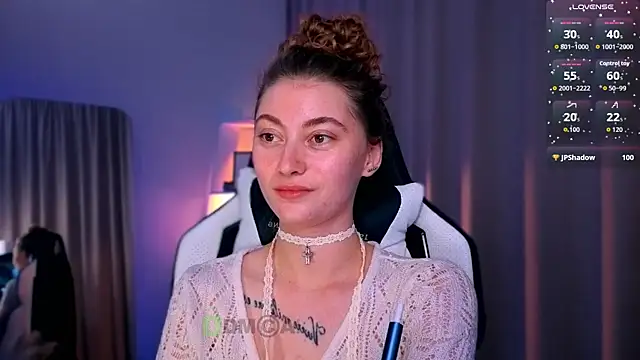 lady curls online show from September 19, 2025, 7:14 pm