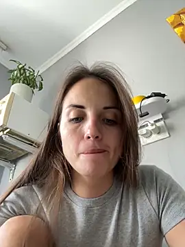 Snapshot of AmiLavs chatting on October 4, 2025, 10:35 am AmiLavs online show from October 4, 2025, 10:35 am