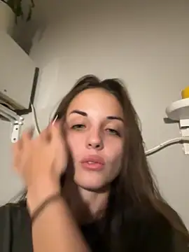 Snapshot of AmiLavs chatting on October 9, 2025, 8:29 pm AmiLavs online show from October 9, 2025, 8:29 pm