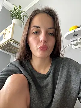 Snapshot of AmiLavs chatting on October 24, 2025, 9:38 am AmiLavs online show from October 24, 2025, 9:38 am