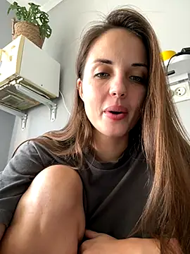 Snapshot of AmiLavs chatting on October 26, 2025, 10:43 am AmiLavs online show from October 26, 2025, 10:43 am