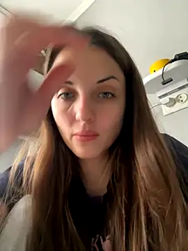 Snapshot of AmiLavs chatting on October 28, 2025, 7:23 am AmiLavs online show from October 28, 2025, 7:23 am