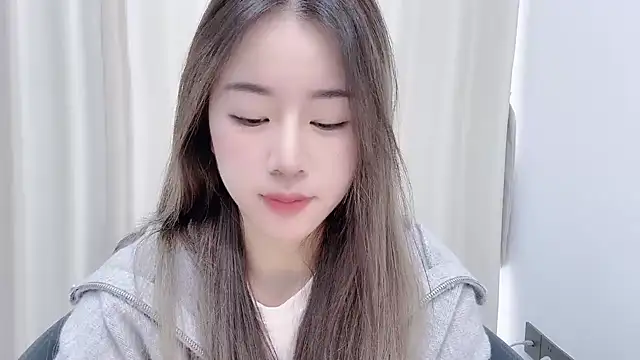 chloe-01 online show from December 5, 2024, 4:53 am