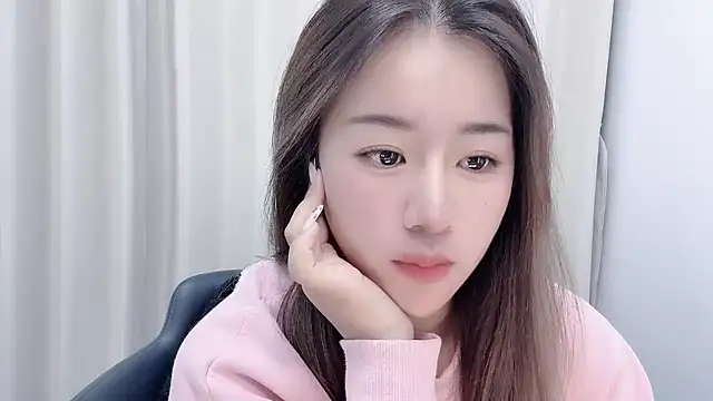 chloe-01 online show from December 5, 2024, 3:28 pm