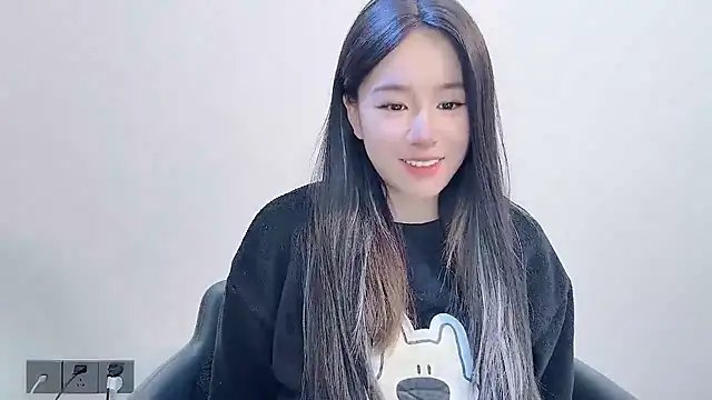 chloe-01 online show from December 14, 2025, 5:02 am