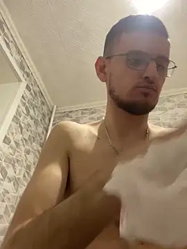 Snapshot of GrahamSouth chatting on December 18, 2024, 1:02 pm GrahamSouth online show from December 18, 2024, 1:02 pm