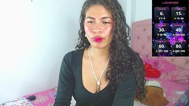 Snapshot of Cynthia_hazel chatting on September 15, 2025, 8:14 am Cynthia hazel online show from September 15, 2025, 8:14 am