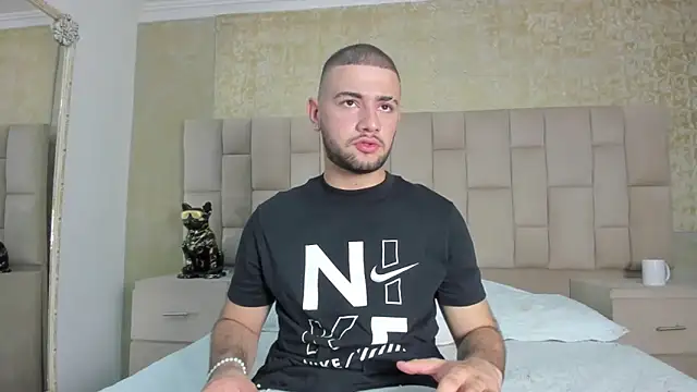 MaximusDick1  online show from October 9, 2025, 3:15 am