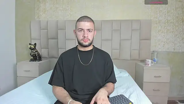 MaximusDick1  online show from November 14, 2025, 4:11 am