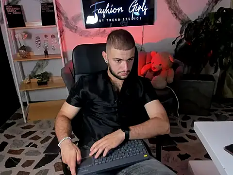 MaximusDick1  online show from December 20, 2025, 4:30 am