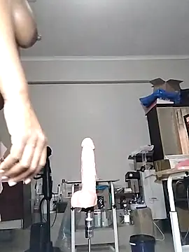 QUEENSHEBAxx01 online show from April 9, 2026, 4:12 am