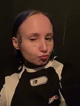 mei honey  online show from January 26, 2025, 11:39 pm