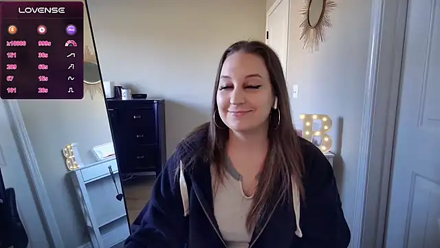 Snapshot of Brooklyn_Bee chatting on December 11, 2024, 8:28 pm Brooklyn Bee online show from December 11, 2024, 8:28 pm