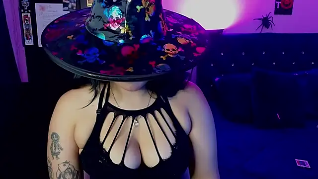 Pauilina online show from November 2, 2025, 8:55 pm