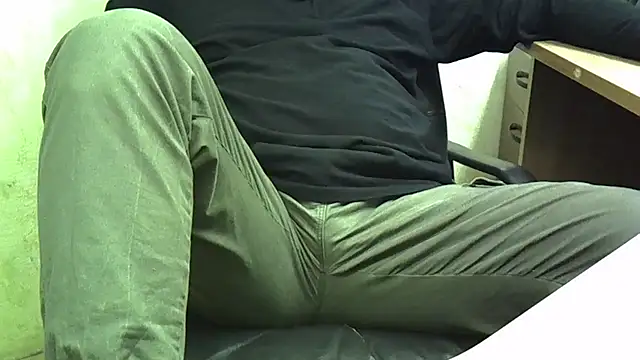 Snapshot of nikdov3 chatting on October 2, 2025, 5:14 am nikdov3 online show from October 2, 2025, 5:14 am