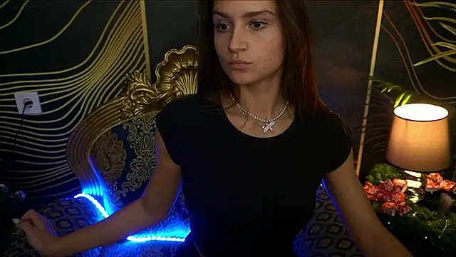Snapshot of ValeryRoyale chatting on December 3, 2024, 6:49 pm ValeryRoyale online show from December 3, 2024, 6:49 pm