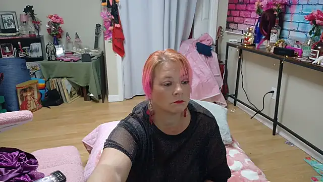 Snapshot of Luna1984 chatting on September 30, 2025, 11:21 pm Luna1984 online show from September 30, 2025, 11:21 pm