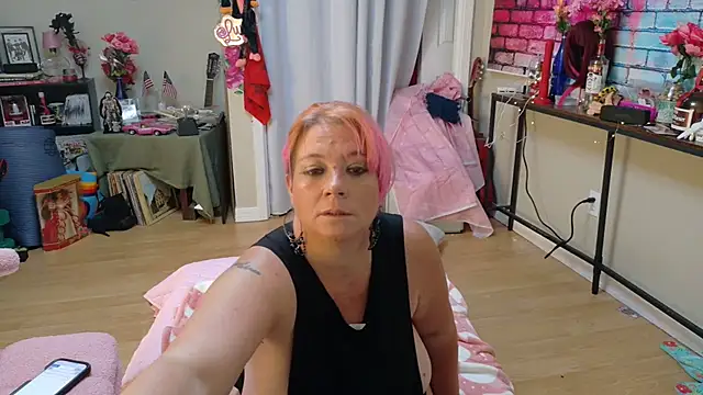 Snapshot of Luna1984 chatting on October 1, 2025, 7:31 pm Luna1984 online show from October 1, 2025, 7:31 pm