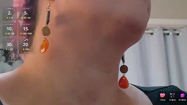 Snapshot of Luna1984 chatting on October 23, 2025, 6:17 pm Luna1984 online show from October 23, 2025, 6:17 pm