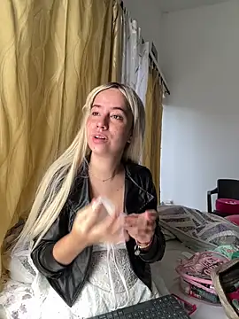 Snapshot of HannaSmiith chatting on November 4, 2025, 12:59 pm HannaSmiith online show from November 4, 2025, 12:59 pm