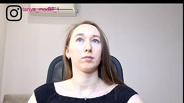 Snapshot of --Model--2 chatting on November 15, 2025, 6:37 pm --Model--2 online show from November 15, 2025, 6:37 pm