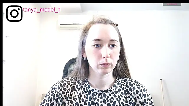 Snapshot of --Model--2 chatting on June 9, 2026, 12:39 pm --Model--2 online show from June 9, 2026, 12:39 pm