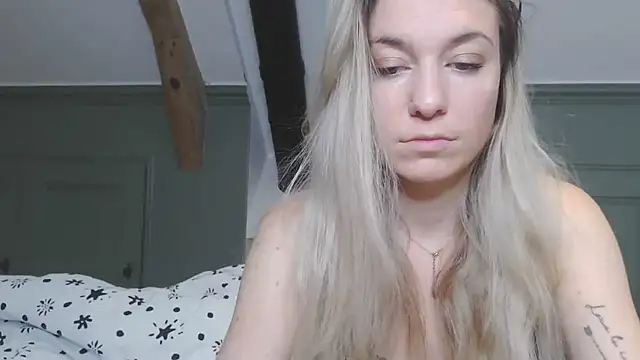Snapshot of carlaaa chatting on December 9, 2024, 9:37 pm carlaaa online show from December 9, 2024, 9:37 pm