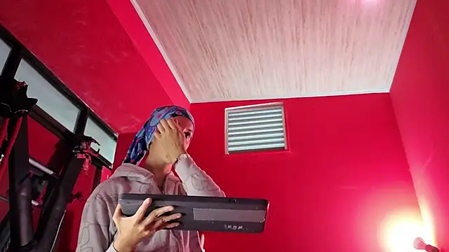 Snapshot of Ambar_Roux_ chatting on February 2, 2026, 7:56 pm Ambar Roux online show from February 2, 2026, 7:56 pm