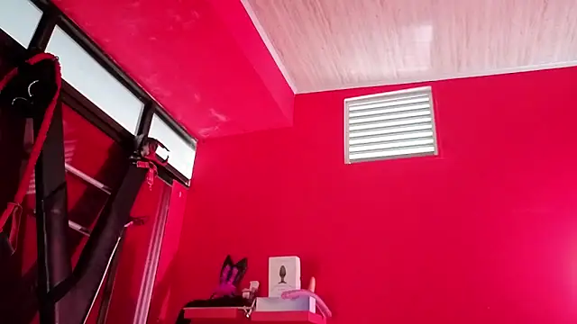 Snapshot of Ambar_Roux_ chatting on February 7, 2026, 2:54 pm Ambar Roux online show from February 7, 2026, 2:54 pm