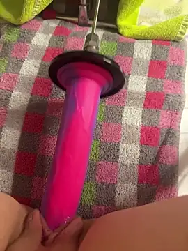 luisa1 online show from November 20, 2025, 7:35 pm