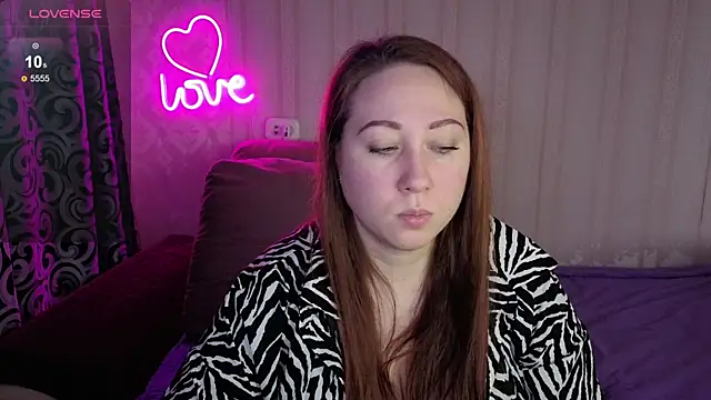 KellyCrystall online show from November 8, 2025, 6:46 am