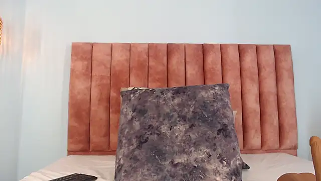 violeta leon online show from February 20, 2026, 6:26 am