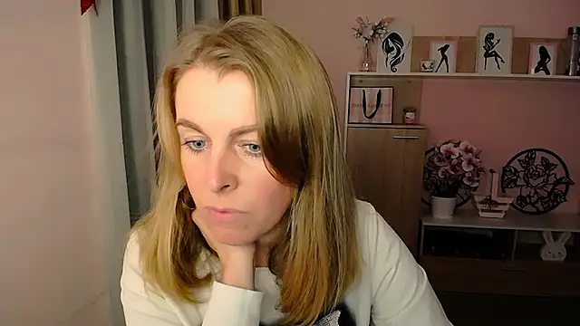 Snapshot of Hot_Milady chatting on December 12, 2024, 7:52 am Hot Milady online show from December 12, 2024, 7:52 am