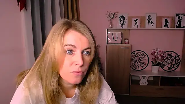 Snapshot of Hot_Milady chatting on December 24, 2024, 7:39 am Hot Milady online show from December 24, 2024, 7:39 am