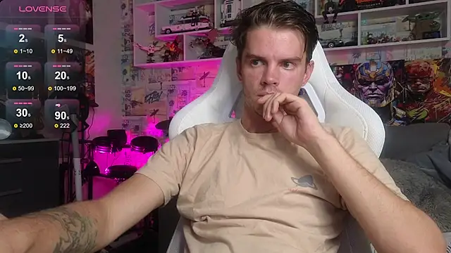 Snapshot of Mike_Burn chatting on October 6, 2025, 12:02 pm Mike Burn online show from October 6, 2025, 12:02 pm