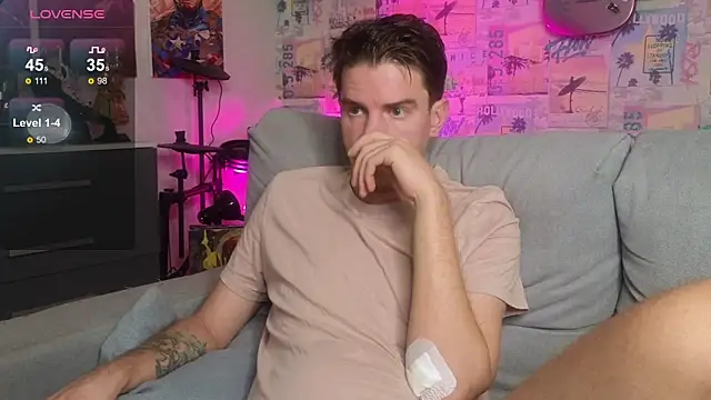 Snapshot of Mike_Burn chatting on October 26, 2025, 12:00 pm Mike Burn online show from October 26, 2025, 12:00 pm