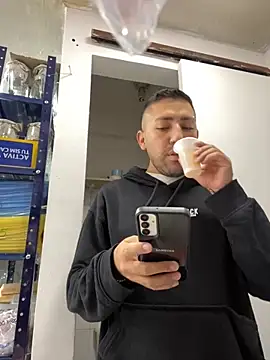 Snapshot of JuanZapata33 chatting on October 1, 2025, 6:25 pm JuanZapata33 online show from October 1, 2025, 6:25 pm