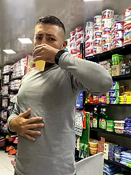 Snapshot of JuanZapata33 chatting on October 3, 2025, 9:56 pm JuanZapata33 online show from October 3, 2025, 9:56 pm