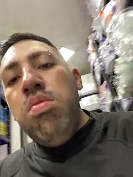 Snapshot of JuanZapata33 chatting on October 8, 2025, 9:45 pm JuanZapata33 online show from October 8, 2025, 9:45 pm