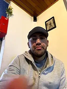 Snapshot of JuanZapata33 chatting on November 12, 2025, 9:36 pm JuanZapata33 online show from November 12, 2025, 9:36 pm